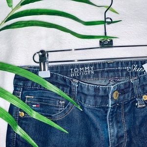 TOMMY HILFIGER JEANS